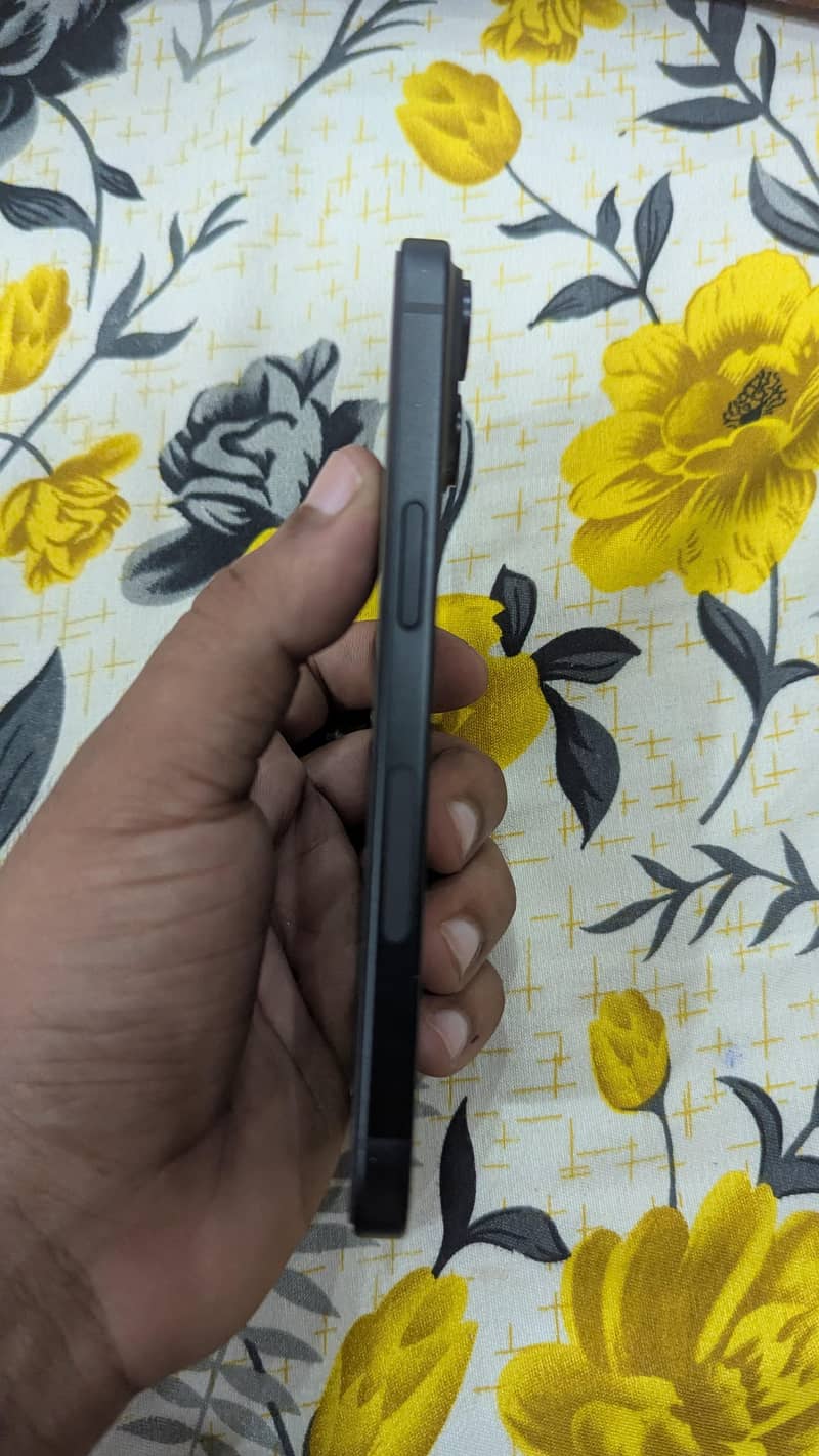 Apple iPhone 15 2