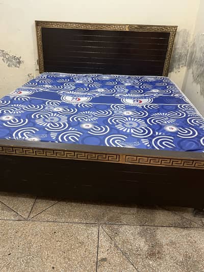 king bed for sale wooden condition 10/09