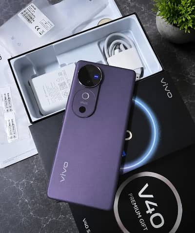 vivo v 40 5 G 12 256 gb memomery 10 by 10 condition official approved