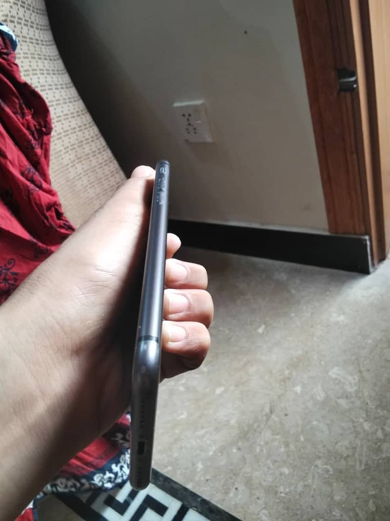 Apple iPhone 8 1