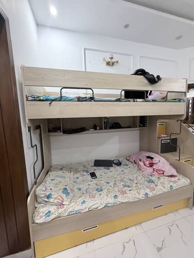 Inter wood bunk bed