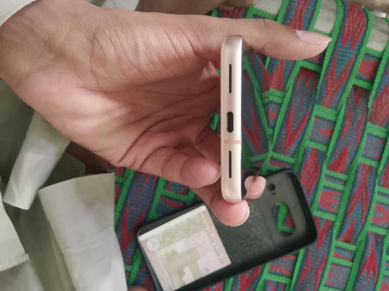 Google Pixel 8 3