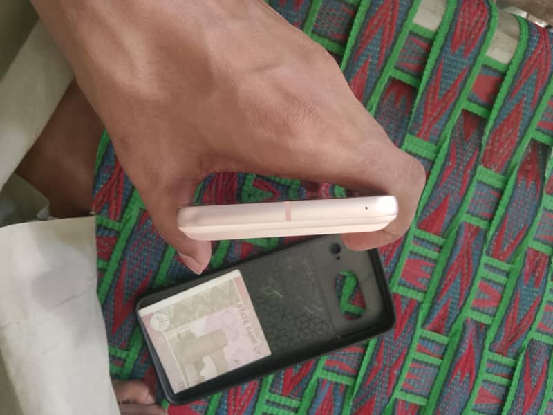 Google Pixel 8 4