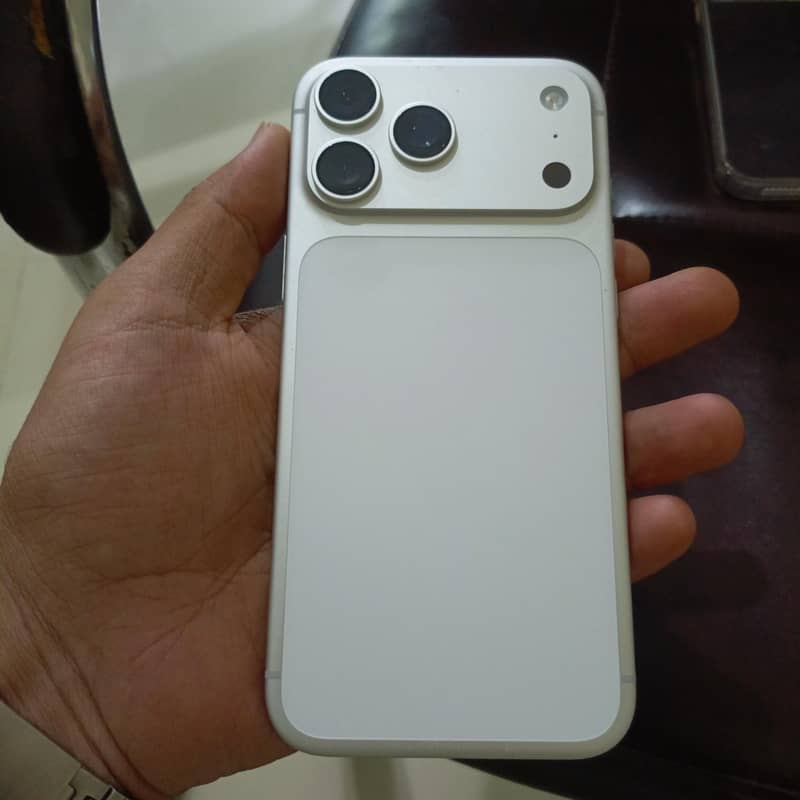 Apple iPhone 17 Pro Max 0