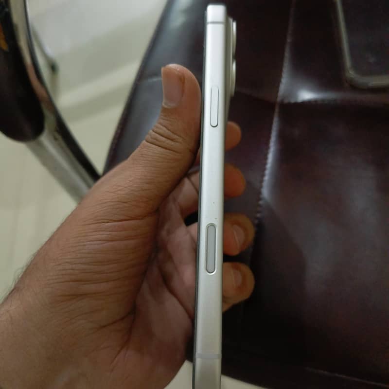 Apple iPhone 17 Pro Max 4