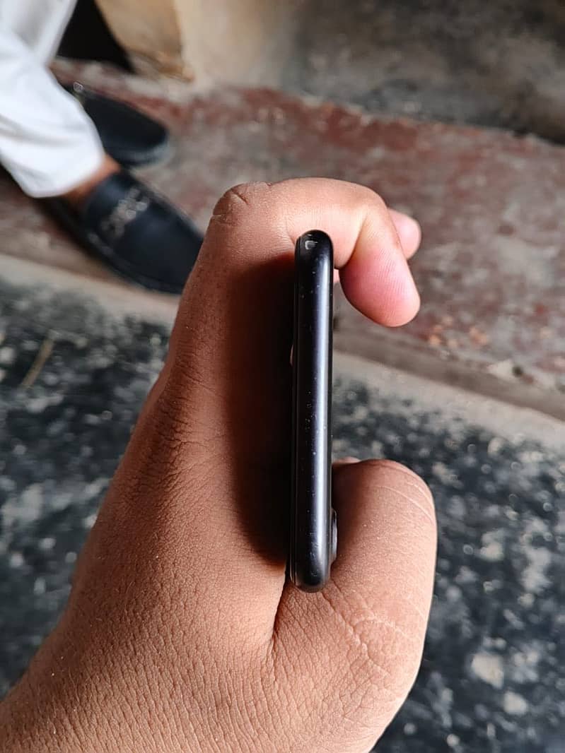 Apple iPhone 7 3
