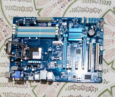 Gigabyte Z77 Motherboard Intel 2500K Processor and 8GB DDR3 Rams