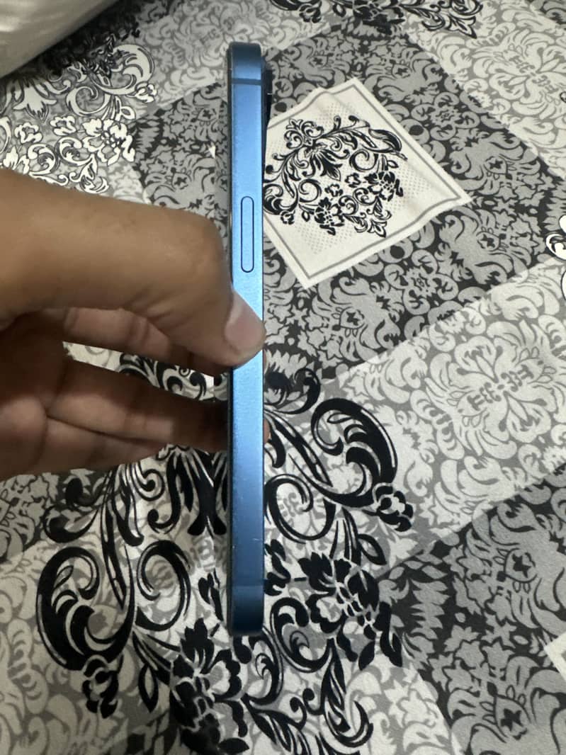Apple iPhone 13 1