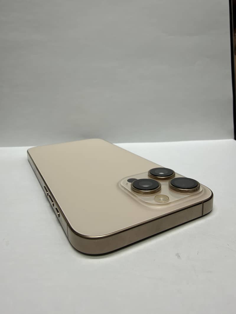 Apple iPhone 16 Pro Max 2