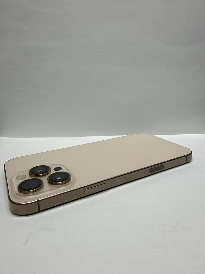 Apple iPhone 16 Pro Max 5