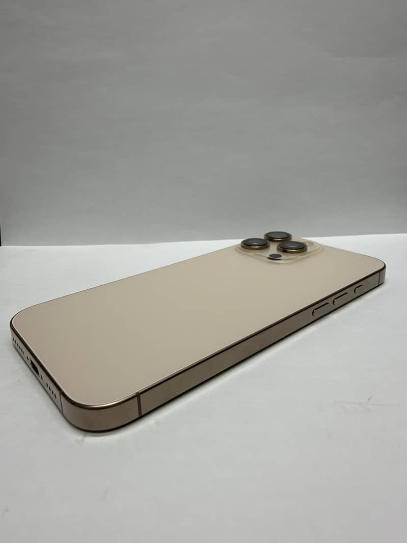 Apple iPhone 16 Pro Max 6