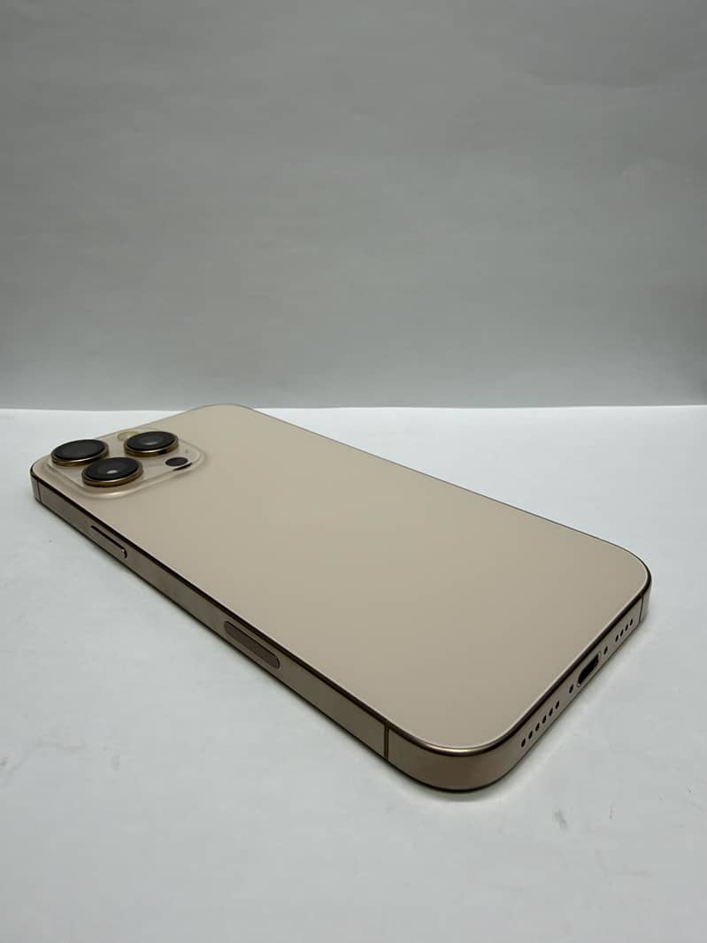 Apple iPhone 16 Pro Max 7