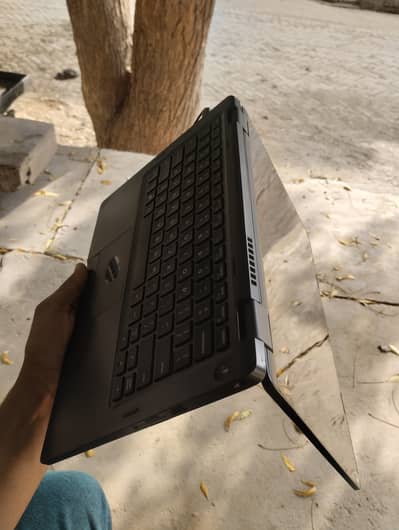 Latitude 5300