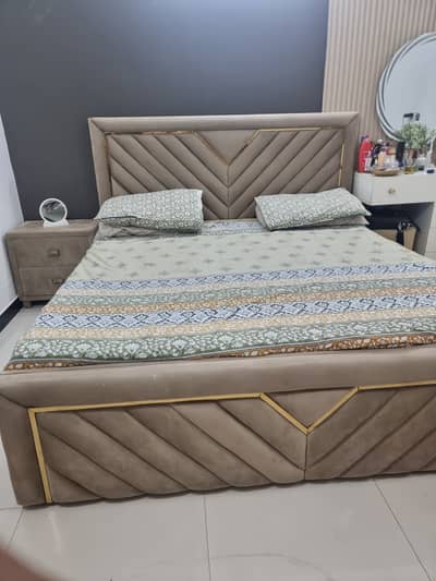 Cushioned Bed Set + 2 Side Tables – Great Condition