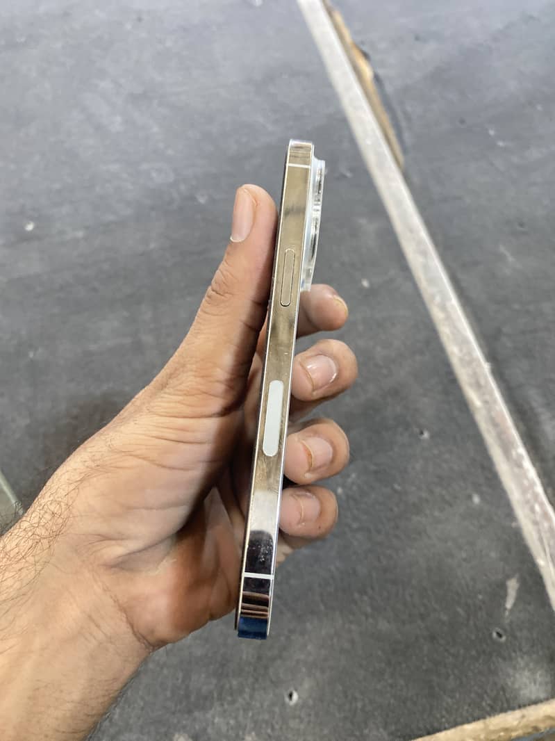 Apple iPhone 13 Pro 3
