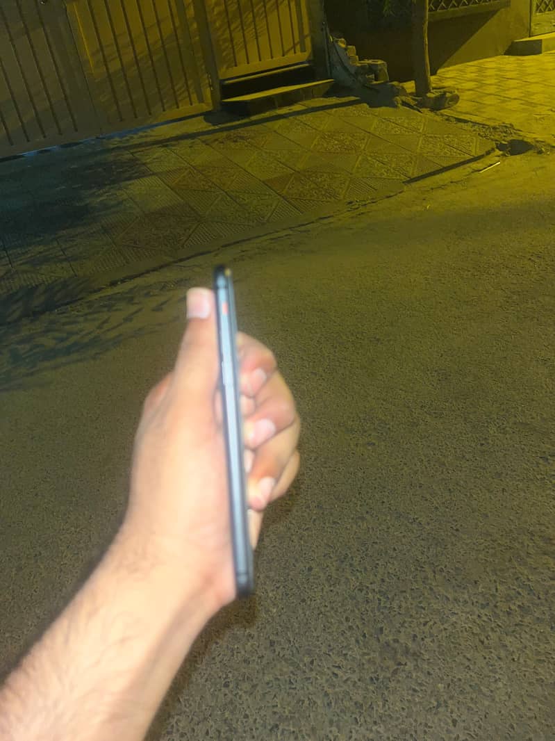 Apple iPhone 8 3