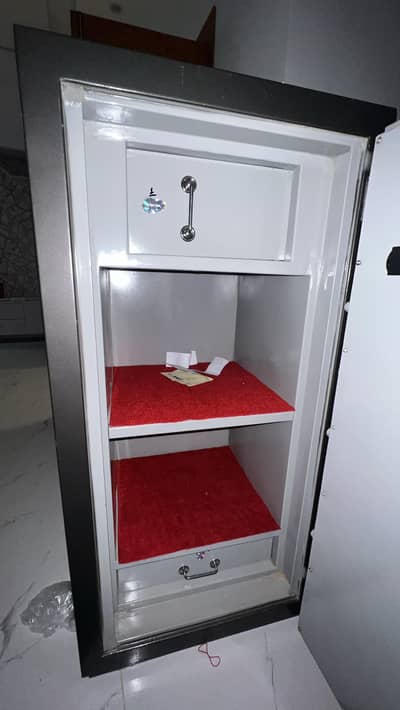 Safe locker