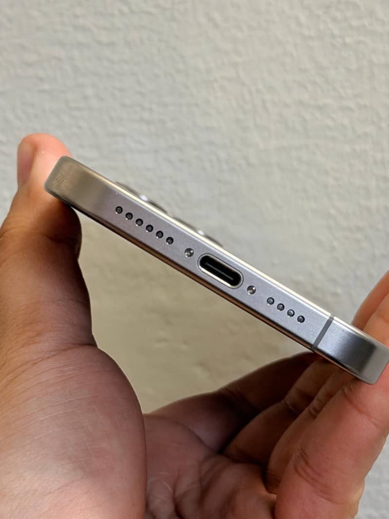Apple iPhone 15 Pro Max 1