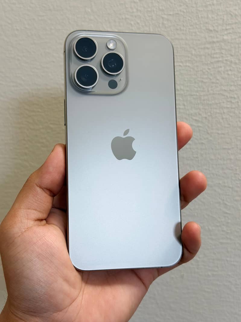 Apple iPhone 15 Pro Max 2