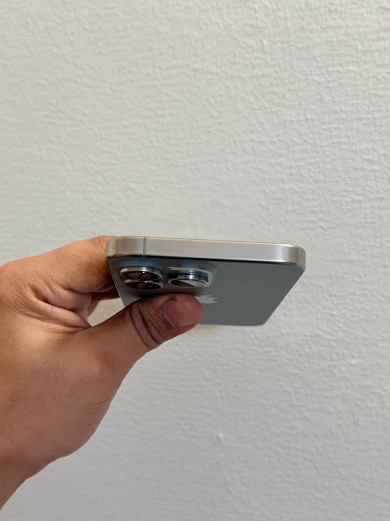 Apple iPhone 15 Pro Max 3