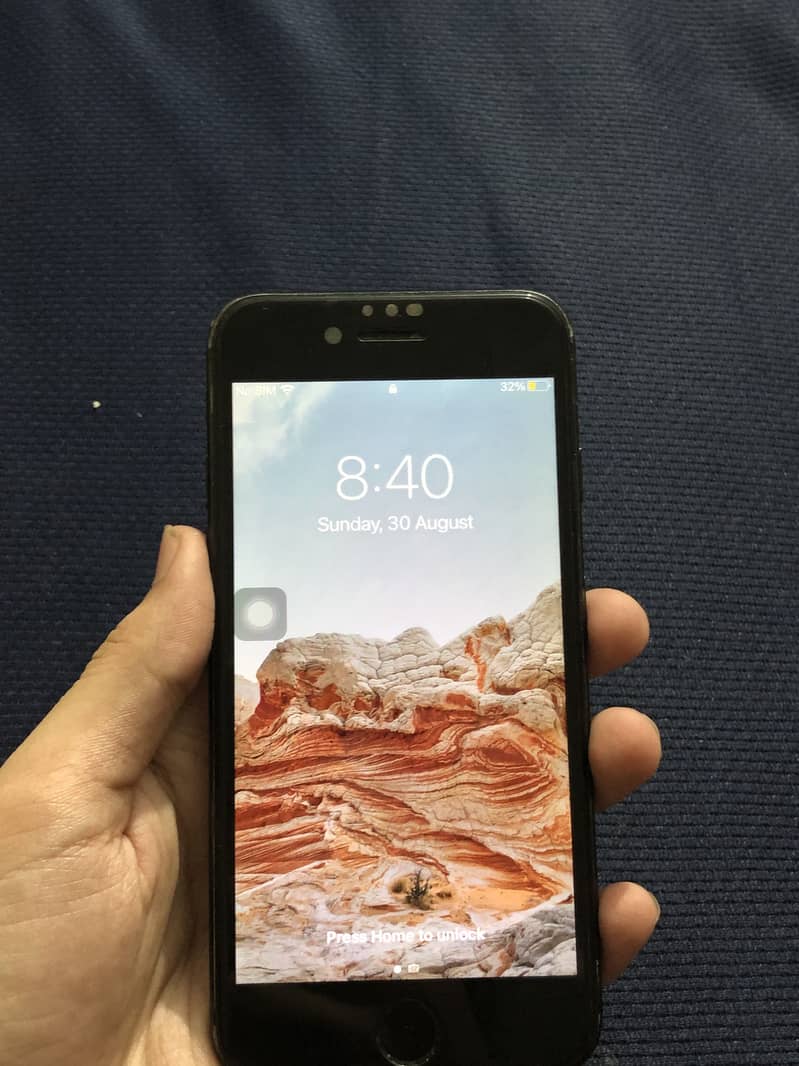 Apple iPhone 7 0