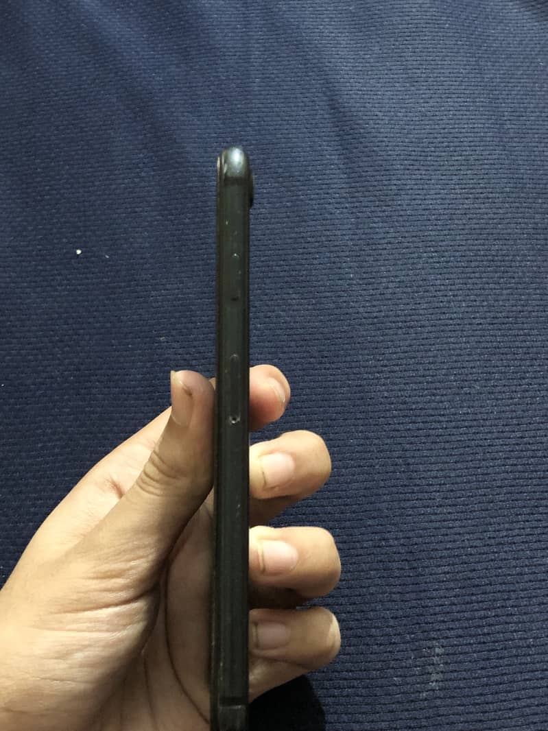 Apple iPhone 7 3