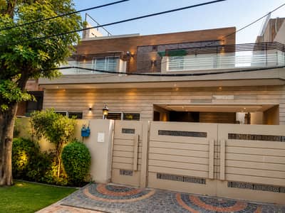 10 Marla Well Maintained Bungalow for Sale | DHA Phase 1 Lahore | Excellent Location