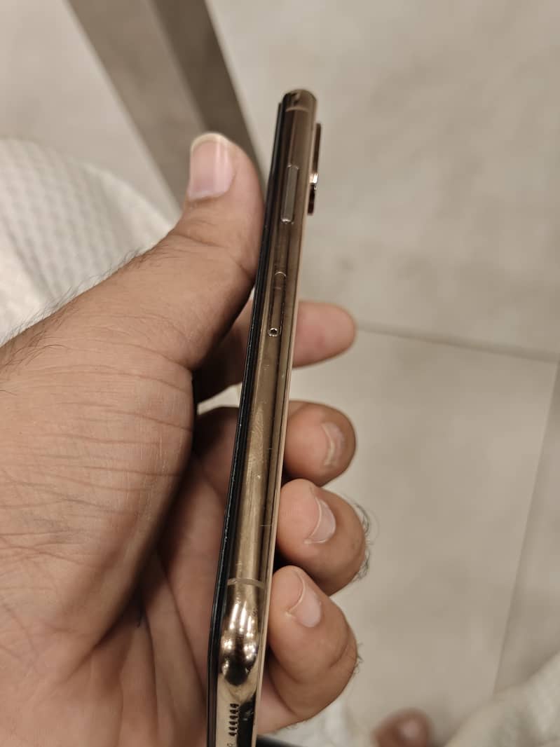 Apple iPhone XS 3