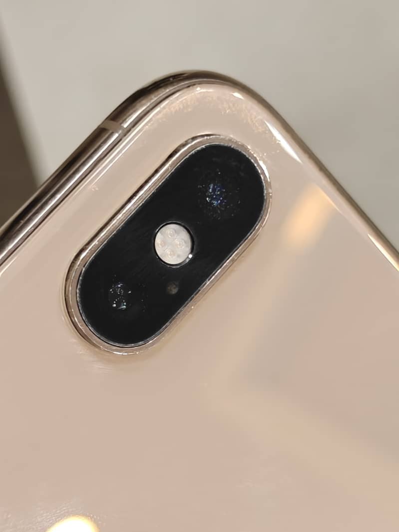 Apple iPhone XS 4