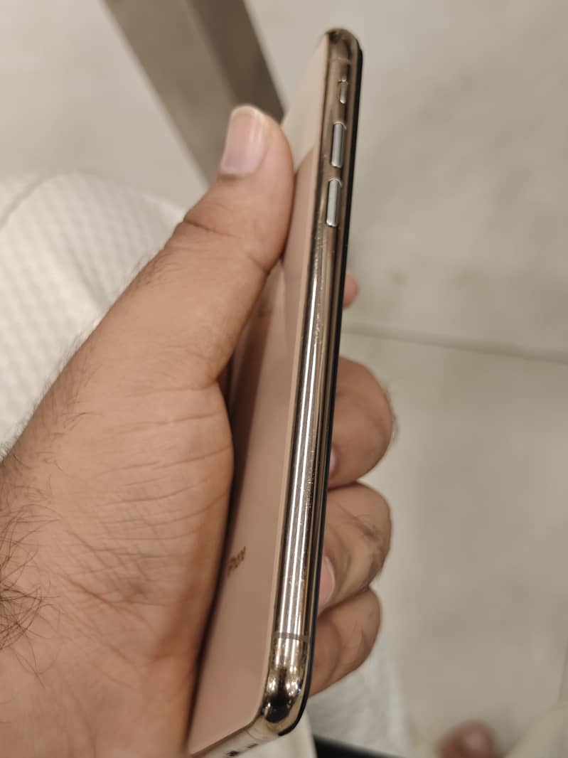 Apple iPhone XS 6