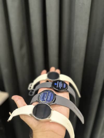 Samsung Watch 5 44mm & Watch 6 40mm | 44mm With original straps charge