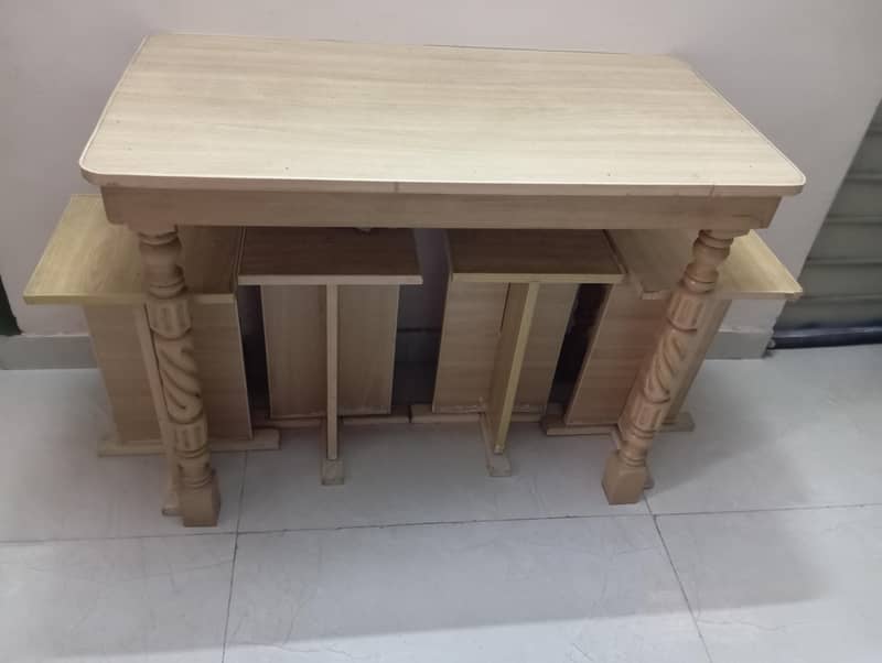 table with 4 stools 1