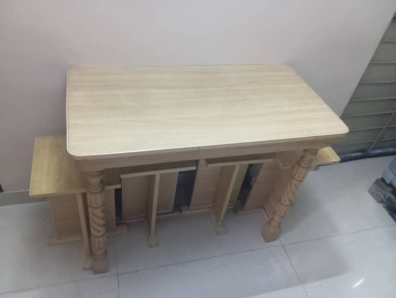 table with 4 stools 2