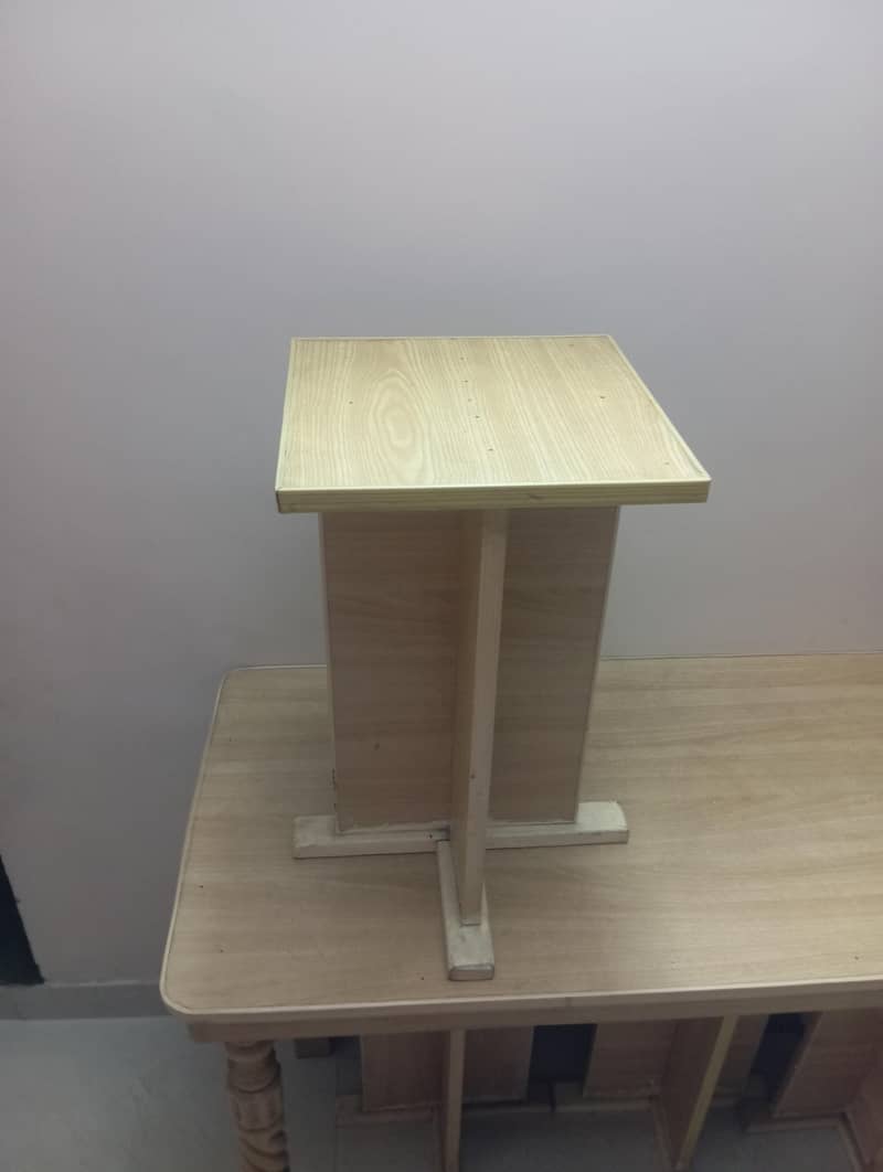 table with 4 stools 3