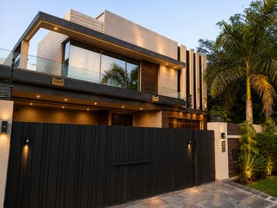 1 Kanal Well Maintained Bungalow for Sale | DHA Phase 4 Lahore | Excellent Location