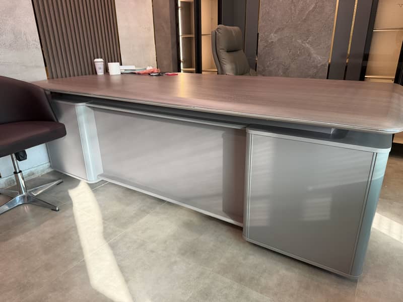 Executive table 4