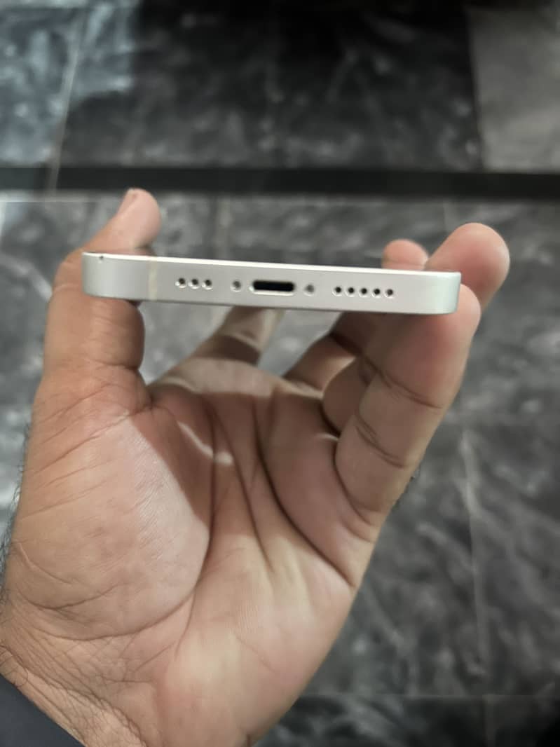 Apple iPhone 13 2