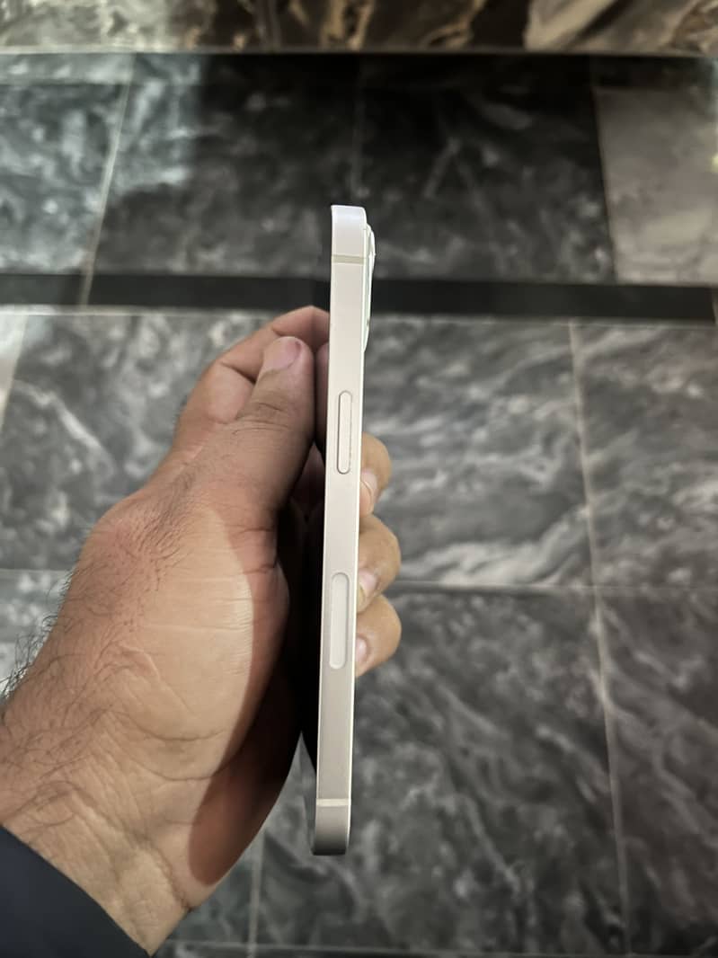 Apple iPhone 13 4