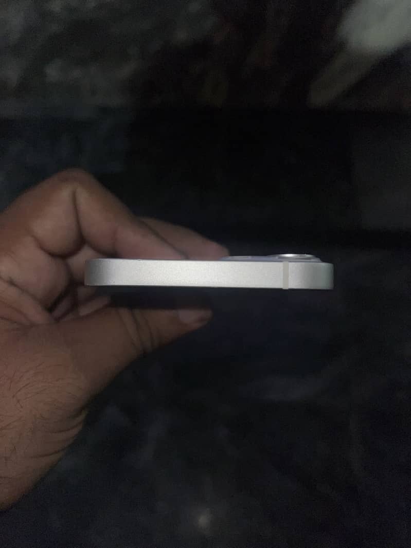 Apple iPhone 13 5