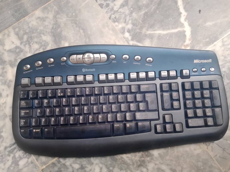 Microsoft wireless Bluetooth multimedia keyboard 0