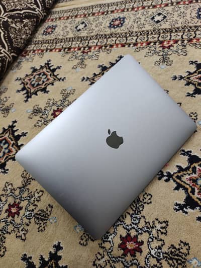 MacBook Pro 13 inch 2019