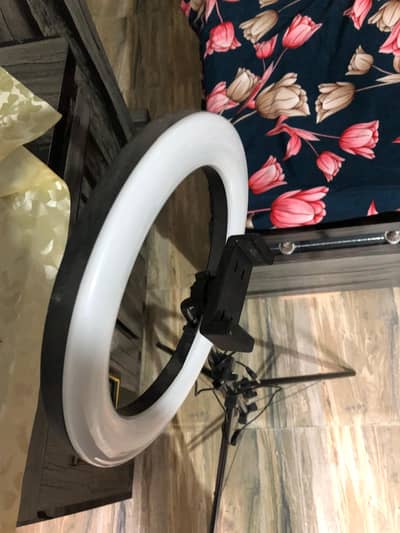 Ringlight box ha saath new ha bilkul