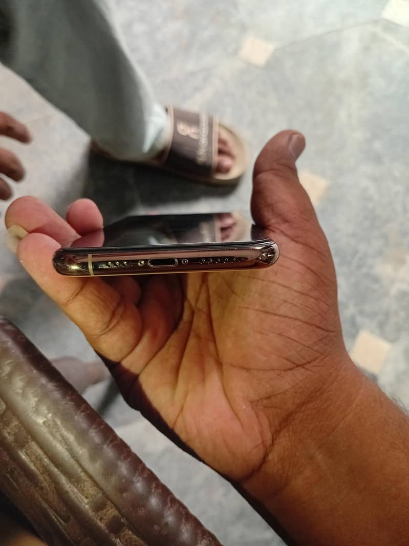 Apple iPhone 11 Pro 3