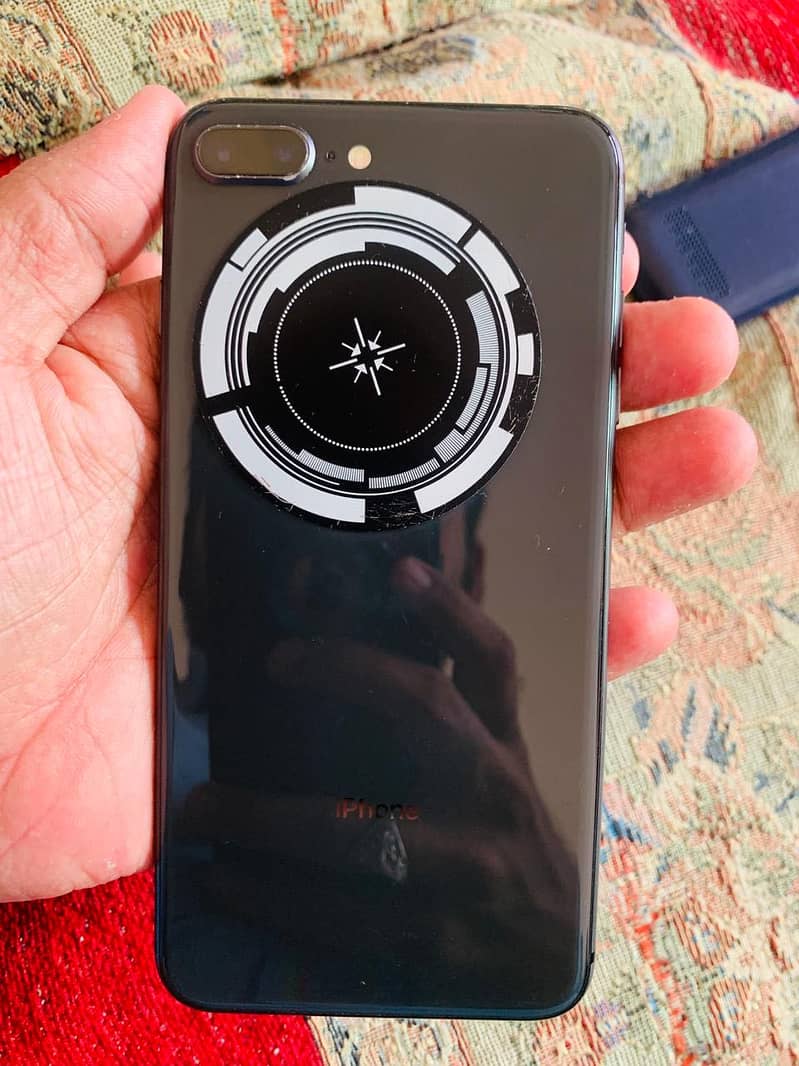 Apple iPhone 8 Plus 4