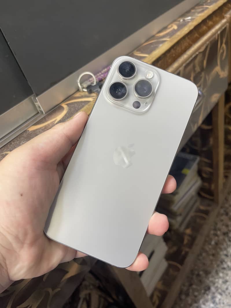 Apple iPhone 15 Pro Max 0