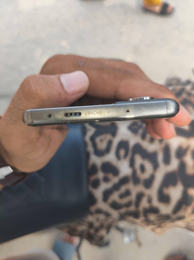 Tecno CAMON 40 Pro 4