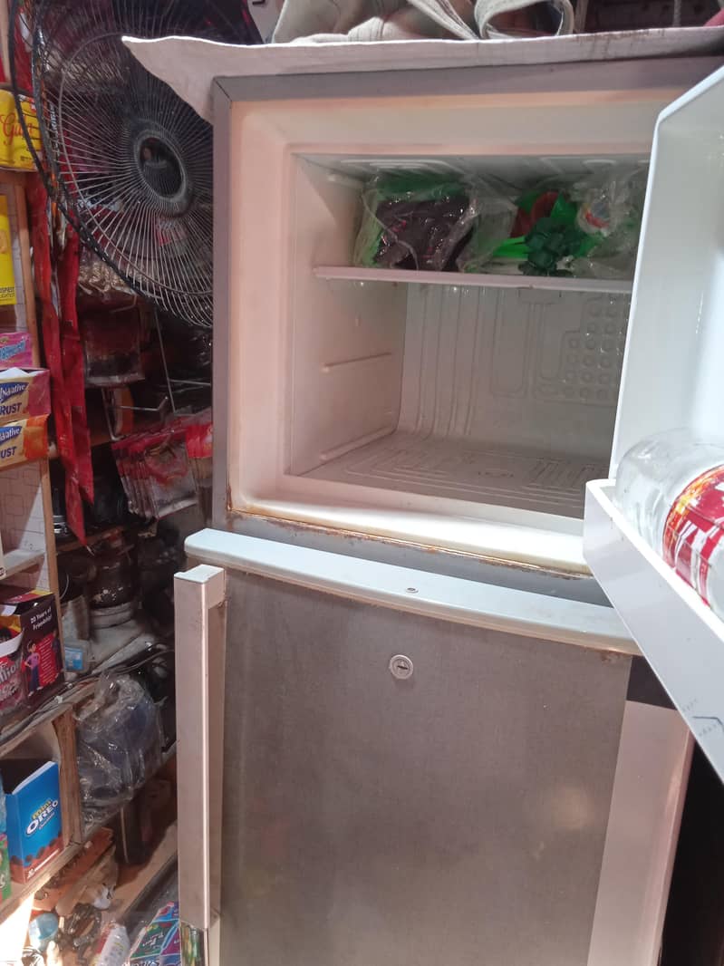 Refrigerator 0