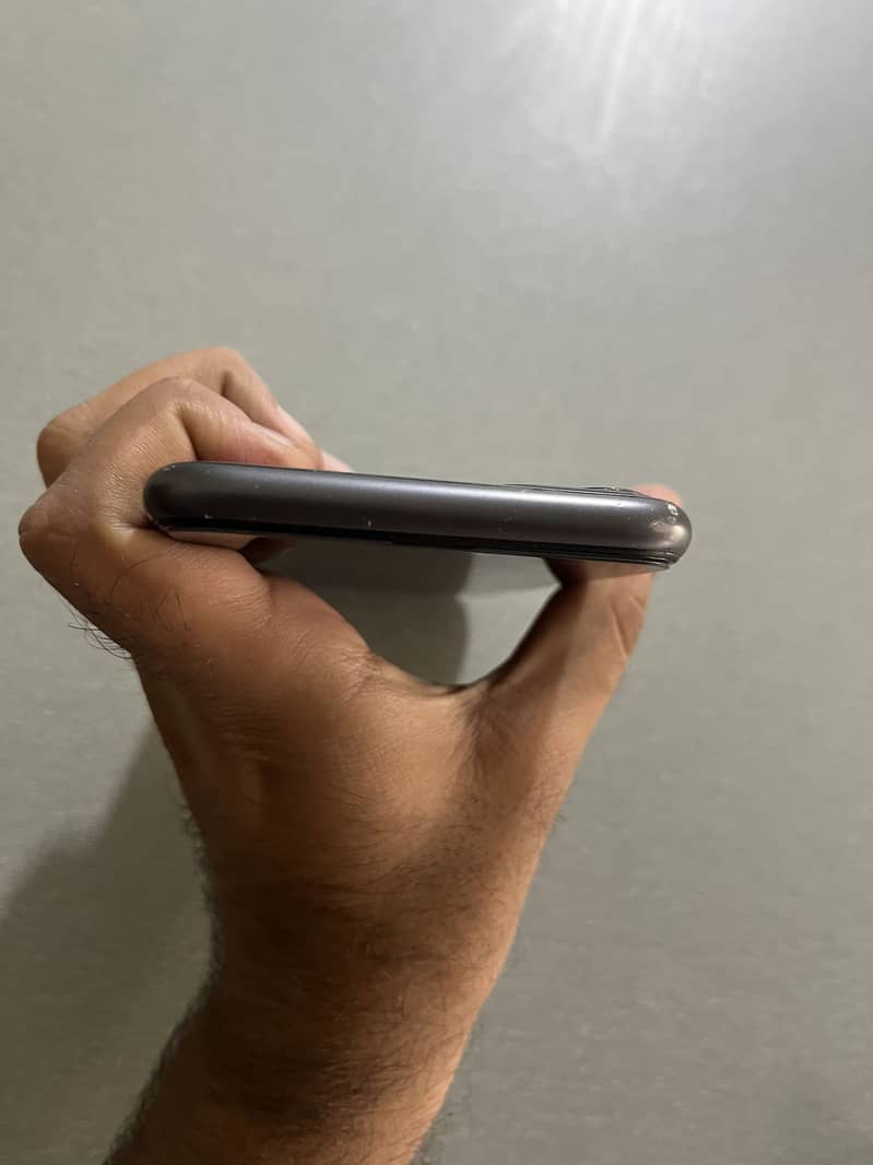 Apple iPhone 11 3