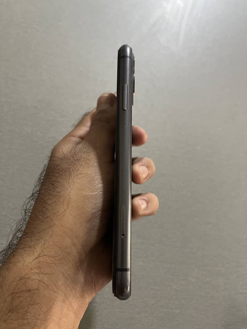 Apple iPhone 11 4