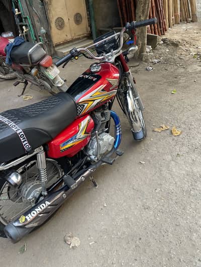 Honda Cg125 saff halat ma gis bhi ko samaj Aia vo hi rabta Kara